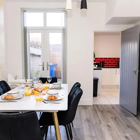 Muriel Retreat - Central Location - Free Parking, Fast Wifi, Smarttv With Netflix By Yoko Property Holiday home Redcar